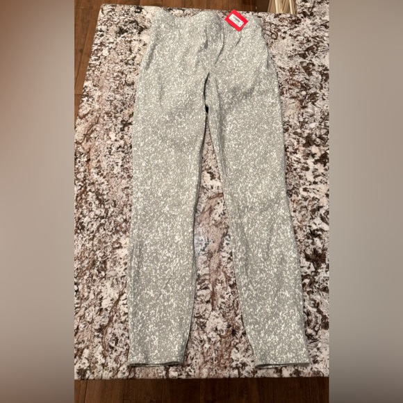 SPANX Leggings - Picture 6 of 10